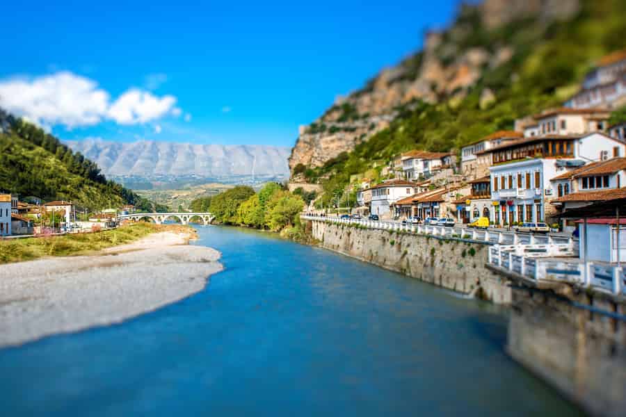 Tirana/Durrës/Golem: UNESCO-Stadt Berat, Burg und Mangalem. Foto: GetYourGuide Tirana/Durrës/Golem: UNESCO-Stadt Berat, Burg und Mangalem. Foto: GetYourGuide