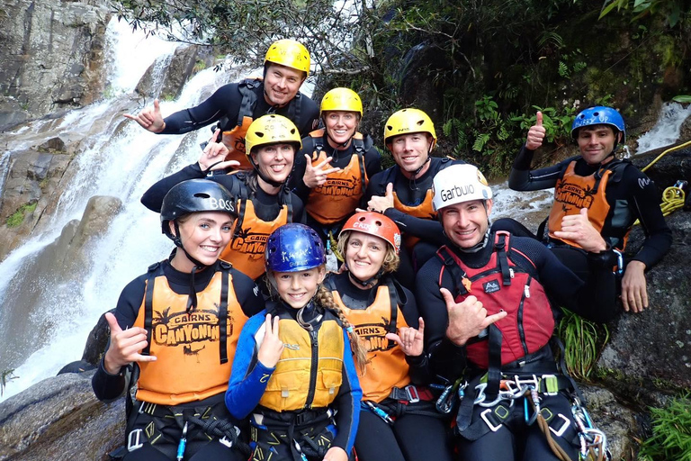 Cairns: Tour d&#039;avventura Crystals &amp; Behana - Canyoning a CairnsEsperienza nella foresta pluviale delle cascate di Cairns Giornata intera avanzata