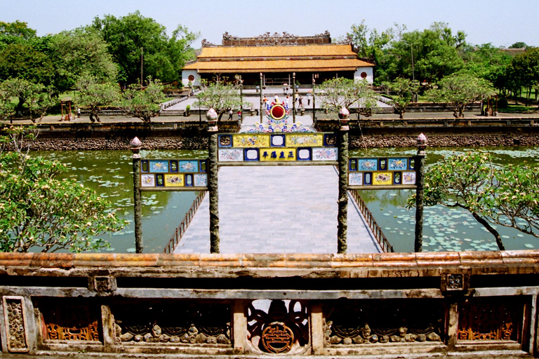 Hue Walking tour to Imperial City and Dong Ba Market