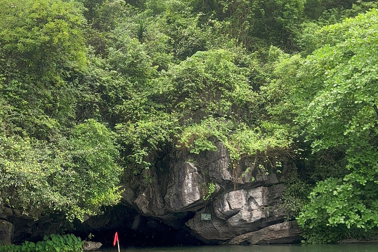 Ninh Bình: Bai Dinh, Trang An en Mua Cave dag privétourNinh Bình: Bai Dinh, Trang An en Mua Cave op de motor