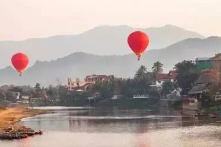 Vang Vieng: ballonvaart met ophaalservice vanaf je hotel in de stad