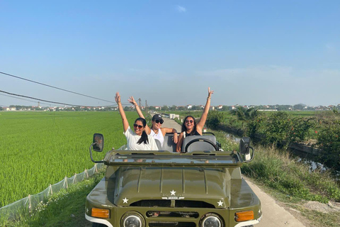 نينه بينه: غروب الشمس من كهف موا ومشي هوا لو ليلاًسيارة جيب قديمة للجيش الأمريكي