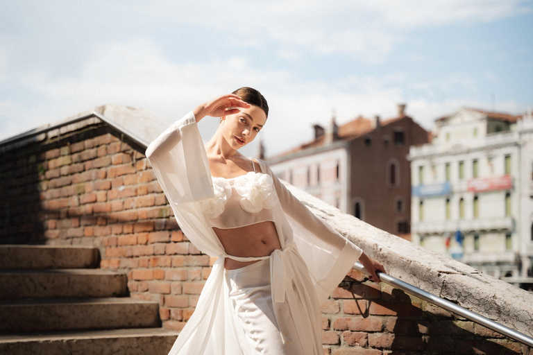 Venice With Professional Photographer Express Photoshoot in Rialto