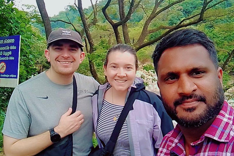 Kandy City Private Tuk Tuk Tour with Temple, Tea & Culture