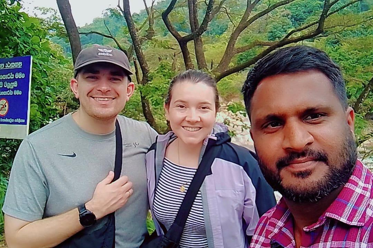 Kandy City Private Tuk Tuk Tour with Temple, Tea & Culture