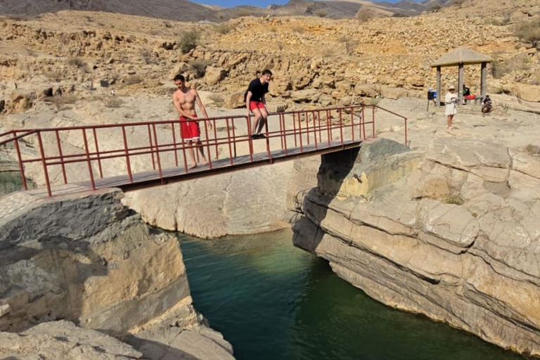 Muscat: Desert Overnight Camping, Wadi & Ibra Village & Souk