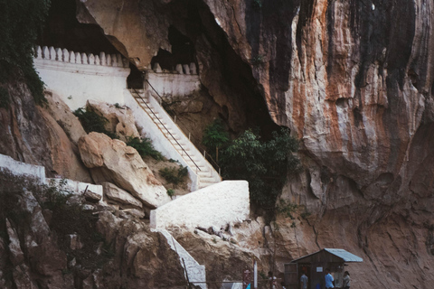 Luang Prabang: Almosengabe am Morgen &amp; Bootsfahrt zu den Pak Ou-Höhlen