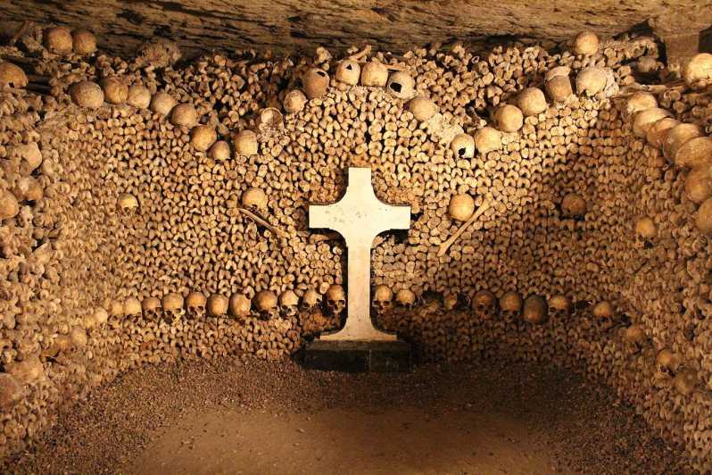 Parijs: toegang tot de catacomben en rondvaart op de Seine met audiogids