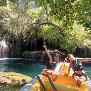 Split: tour en grupo reducido de rafting en el río Cetina y visita a cuevas