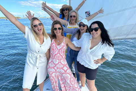 Gold Coast: Afternoon Sailing Cruise incl food &amp; drinks