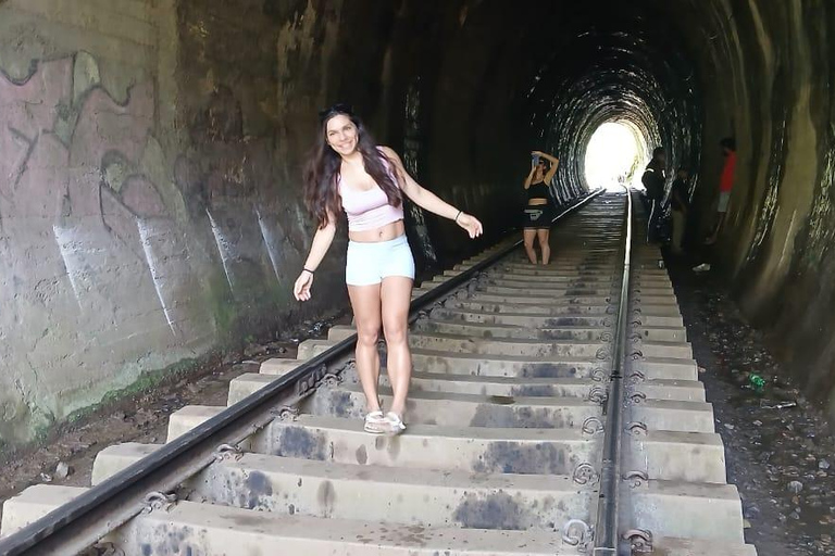 ELLA Lipton Seat Tea Test & Pluck 9Arch, Waterfalls, & Food Lipton's Seat, Little Adam Peak, 9 Arch, Ravana Waterfalls