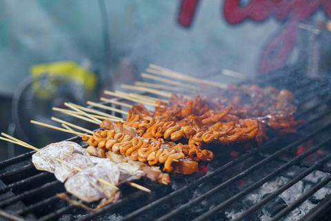 Yogyakarta : Historischer Nachtspaziergang und Street Food Verkostung