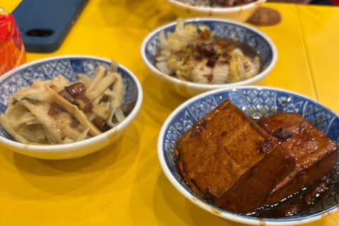 Taipei: Evening Street Food Tour with Locals