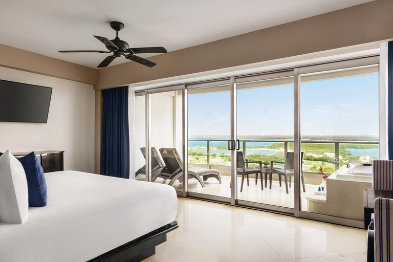 Navette privée Seadust Cancun Family Resort vers l'aéroport CUN