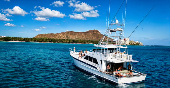 Honolulu: Private Yacht Cruise with Snorkeling