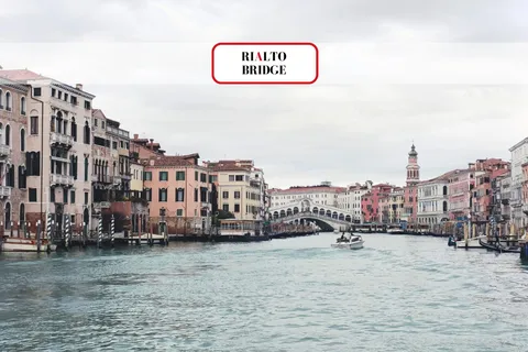 Venice: Rialto Offbeat Walk & Blooming Grand Canal Palace