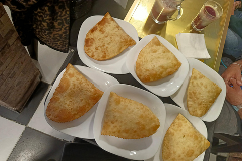 La Paz: Street Food Stories and Soul Tour at Night