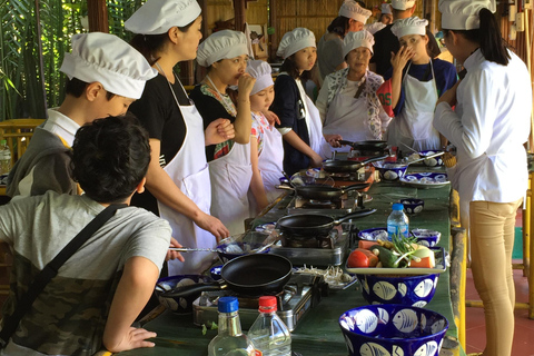 From Da Nang: Bay Mau Cooking Class, Basket Boat and market Eco Cooking Class with pick up from Hoi An