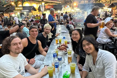 Tour noturno urbano exclusivo: Comida de rua ao pôr do sol em Cingapura