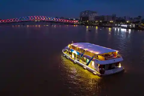 Ahmedabad: Akshar Riverfront Cruise with Meal & Music