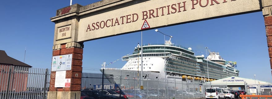 Transfert au port de Southampton avec escale à Stonehenge incluse