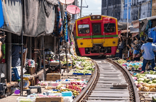 Bangkok: Private Tour mit Fahrer: Eisenbahn und schwimmender Markt
