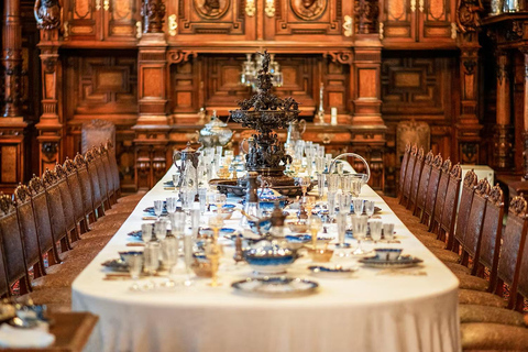 MINIVAN Dracula Castle, Peleș Castle & Old Center of Brașov Audio Guide 24 Languages