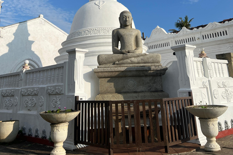 加勒堡：专业女导游带领的徒步导览加勒堡：专业女导游带你徒步导览