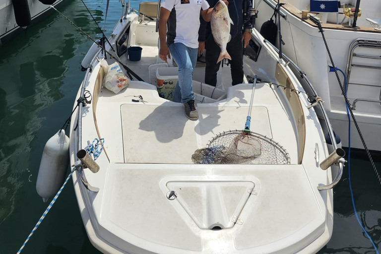 Fuengirola: Salida de Pesca con Bebidas y Material