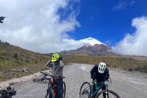 Quito : randonnée et visite à vélo du volcan Cotopaxi avec un guide
