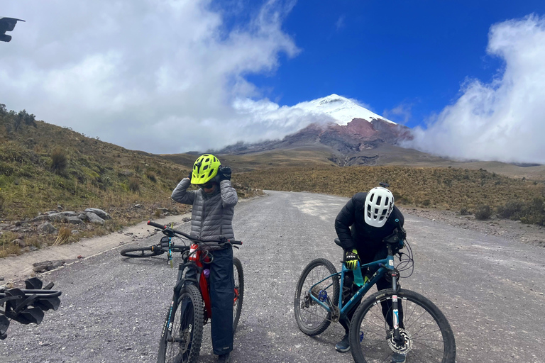 Quito : randonnée et visite à vélo du volcan Cotopaxi avec un guide