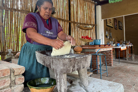 Cocina Ancestral, Arte Textil en Teotitlán y Árbol del TuleSólo Clase de Cocina en Español Directamente en Teotitlán (Sin coche)