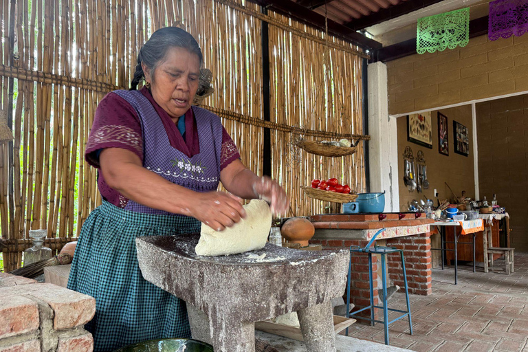 Cocina Ancestral, Arte Textil en Teotitlán y Árbol del TuleSólo Clase de Cocina en Español Directamente en Teotitlán (Sin coche)