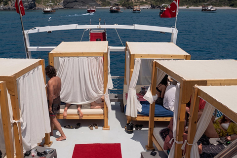 Izmir: Boat Trip with Private Lounge, BBQ: Urla Sigacik Bays Private Lounge Self Arrival