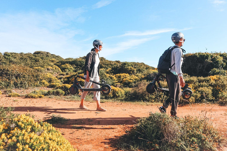 Ferragudo: scooter elettrici per un&#039;avventura nel villaggio del divertimentoFerragudo Village: Noleggio scooter elettrici