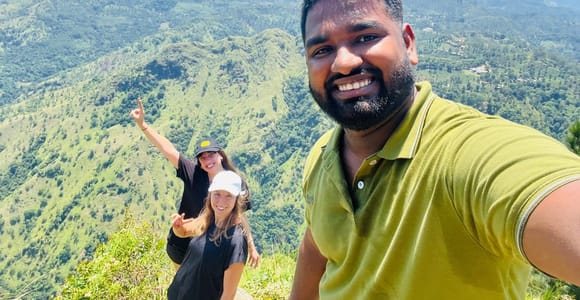 Ella: Tuk-Tuk Tour with Little Adam&#39;s Peak and Waterfalls