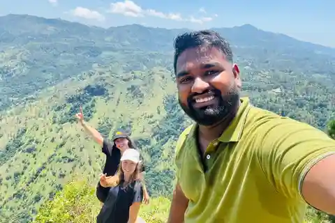 Ella: Tuk-Tuk Tour with Little Adam's Peak and Waterfalls