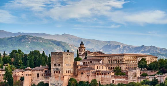 Granada: Alhambra, Nasrid Palaces & Gardens guided Tour