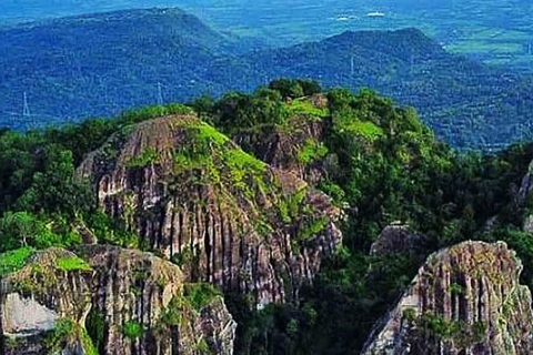 YOGYAKARTA ;: Mount Nglanggeran Day och floden PIndul Oyo