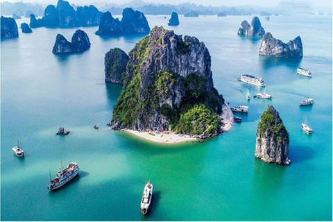 Visite d'une journée de la baie d'Halong 6 heures Croisière commentée, déjeuner, kayakVisite d'une jounée de la baie d'Halong en petit groupe avec déjeuner et kayak