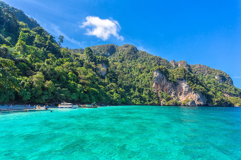 Phuket: Tour in catamarano di ultima generazione a Phi Phi e Maya Bay