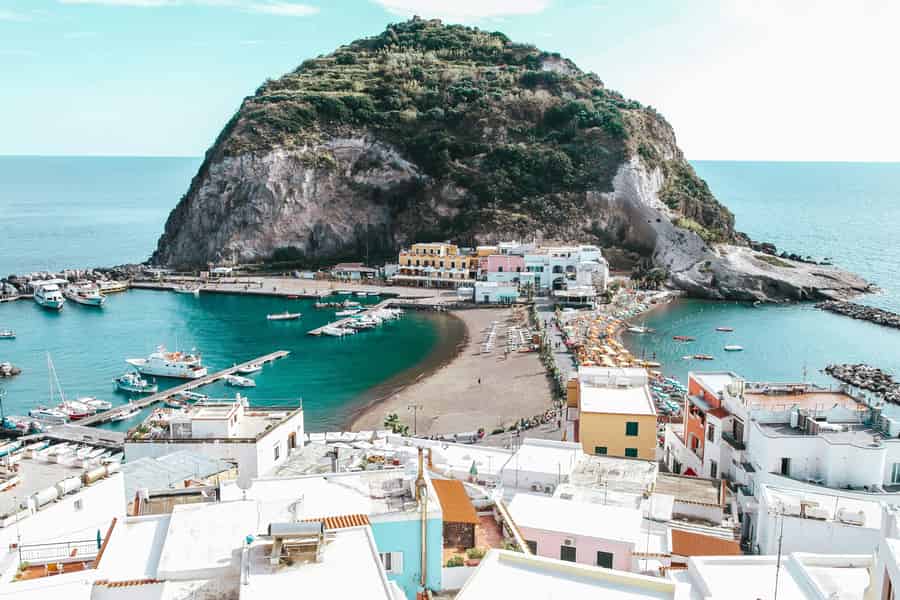 Procida & Ischia: Ganztägiges Erlebnis mit Kreuzfahrten ab Neapel. Foto: GetYourGuide Procida & Ischia: Ganztägiges Erlebnis mit Kreuzfahrten ab Neapel. Foto: GetYourGuide