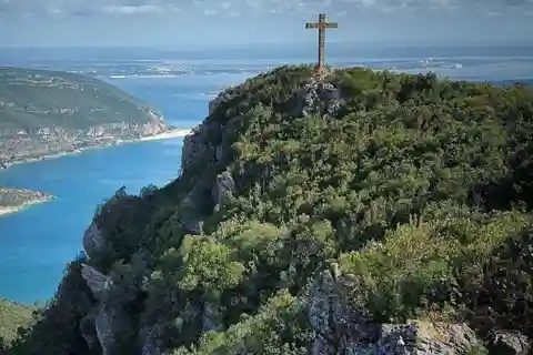 Tour de Lisboa a Setúbal, montanhas e mar, com degustação de vinhos