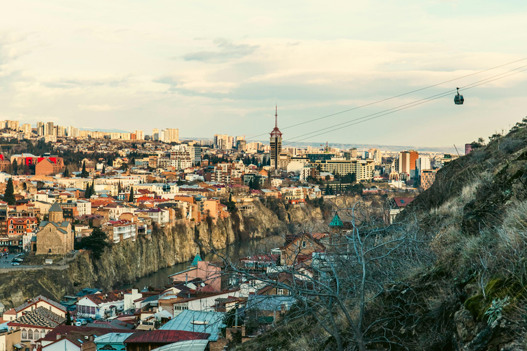 Tbilisi: tour della città storica e moderna con 2 corse in funivia