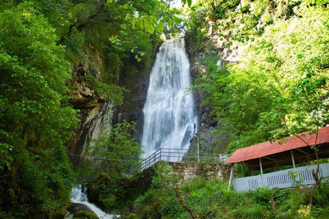 Batumi: Traditional Dinner, Wine & Dance with Waterfalls