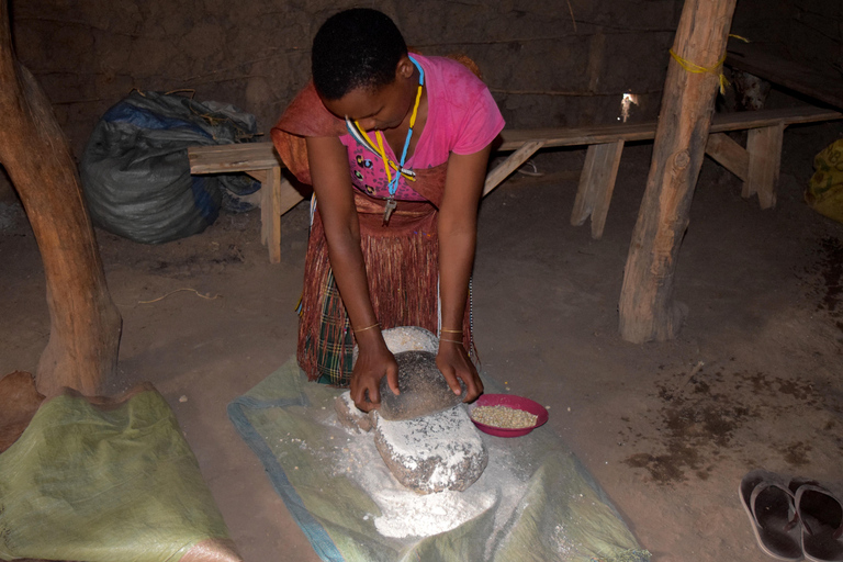 Tarangire-Nationalpark &amp; Eyasi-See (Datoga- &amp; Hadzabe-Dörfer)Premium Lodge im Tarangire-Nationalpark