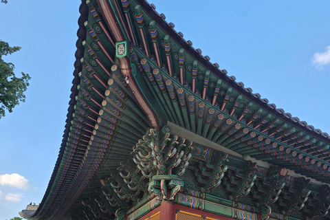 Seoul: Deoksugung Palace Night Tour with Guide