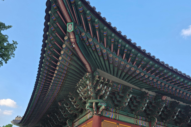 Seoul: Deoksugung Palace Night Tour with Guide