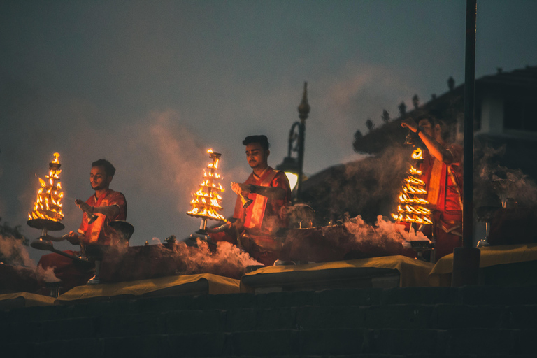 Varanasi: Dasaswamedh Ghat - Ganga Arti - Kashi VishwanathCarro particular + guia turístico + passeio de barco