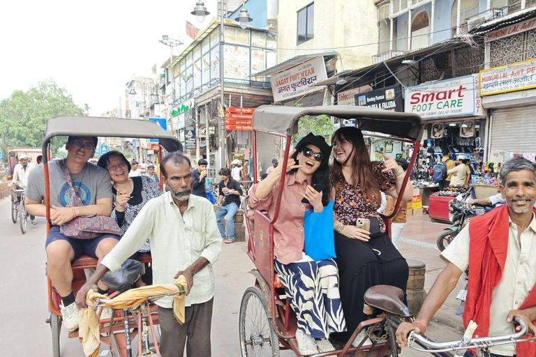 德里：女性导游陪同的旧德里豪华之旅与嘟嘟车体验德里：老德里奢华之旅（女导游陪同，嘟嘟车接送）